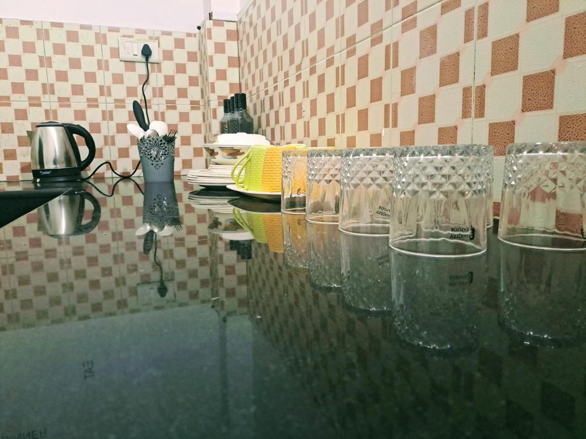 Strawberry Swing Homestay Guwahati Luaran gambar