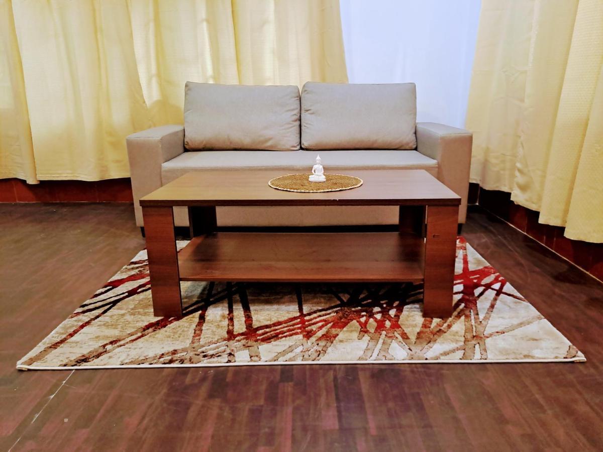 Strawberry Swing Homestay Guwahati Luaran gambar